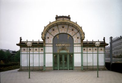 Art Nouveau: vista del pabellón de la estación de metro de Karlsplatz (ahora café) realizado por el arquitecto Otto Wagner (1841-1918) (Secesión Vienesa) 1894-1899 Viena, Austria de Otto Wagner