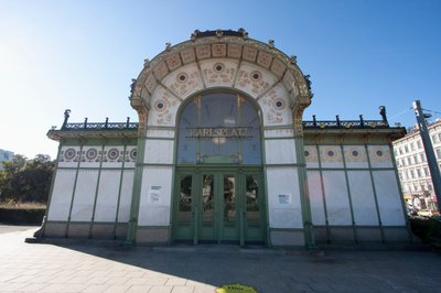 Estación de Stadtbahn en Karlsplatz diseñada por Otto Wagner, Viena, Austria de Otto Wagner