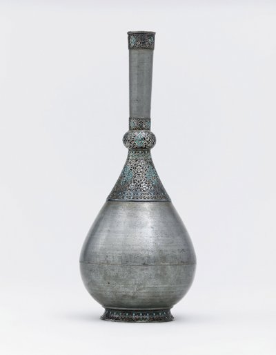Una botella de zinc montada en plata con incrustaciones de turquesa otomana de Ottoman School