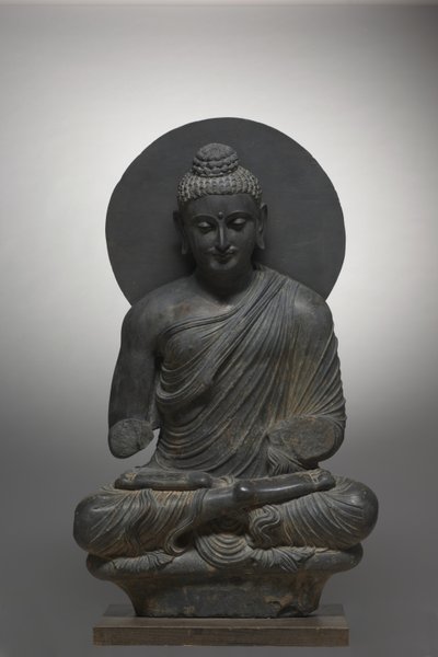 Buda sentado, de Gandhara, Período Kushan, primera mitad del siglo III de Pakistani School