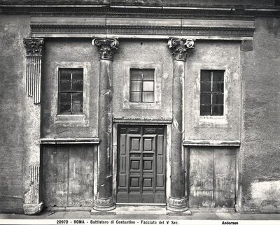 La fachada, construida por el Emperador Constantino, c. AD 315-24 de Paleo Christian