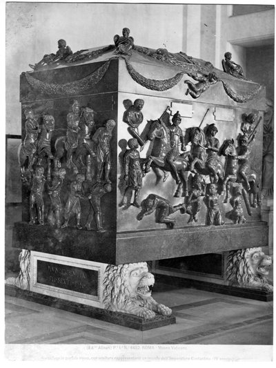 Sarcófago de Santa Elena que representa a caballeros romanos y prisioneros bárbaros de Paleo Christian