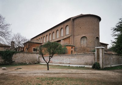 Vista de la iglesia de Santa Sabina, fundada en 422 de Paleo Christian