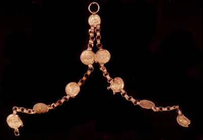 Arte paleocristiano: collar de oro. De Irán. París, Museo del Louvre de Paleo Christian Paleo Christian