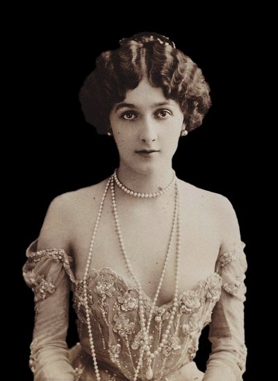 Retrato de la cantante de ópera Lina Cavalieri 1874-1944 de Paris . Photo studio Reutlinger