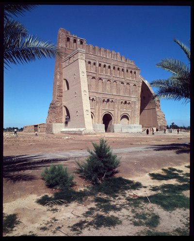 Vista del Palacio de Shapur I y el Arco de Chosroes de Parthian Parthian