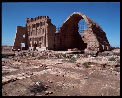 Vista del Palacio de Shapur I y el Arco de Chosroes de Parthian Parthian