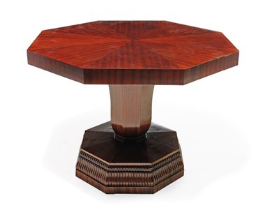 Mesa pedestal de Paul Follot