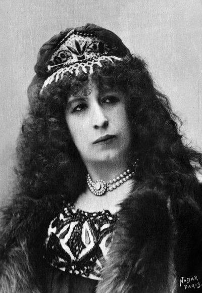 Aimee Tessandier (n.1851-) , actriz y cantante francesa, fotografiada por Paul Nadar entre 1890 y 1905, extraída de la colección Félix Potin, 500 celebridades contemporáneas , Cantantes de ópera y dramáticos Francia de Paul Nadar