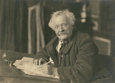 Félix Nadar sentado ante un escritorio de Paul Nadar