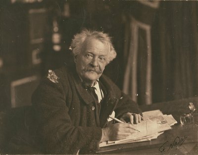 [Félix Nadar sentado a la mesa de escribir] de Paul Nadar