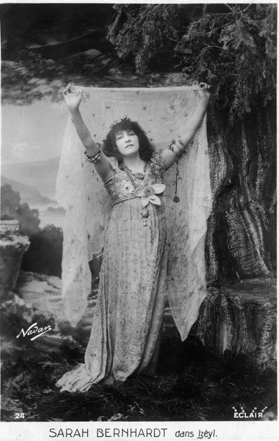 Henriette Rosine Bernard alias Sarah Bernhardt como Izéyl, postal de Paul Nadar