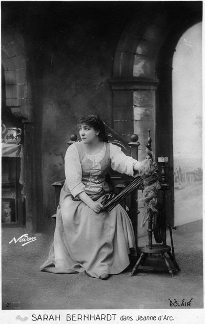 Henriette Rosine Bernard alias Sarah Bernhardt como "Juana de Arco" por Jules Barbier de Paul Nadar