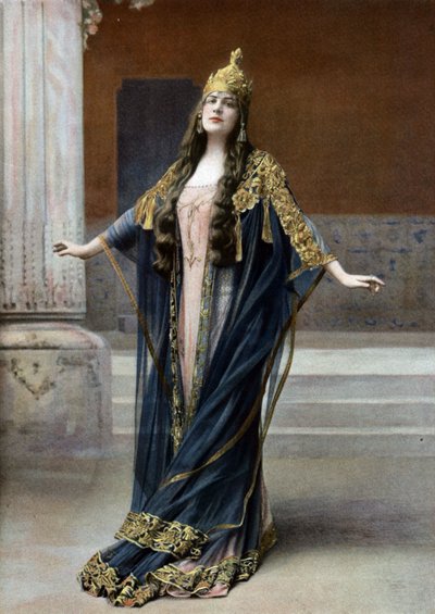 La cantante de ópera Lucy Arbell (1882-1947) como reina Amahelli en la ópera "Bacchus", París, foto Nadar del periódico francés "Le Theatre" de julio de 1909. de Paul Nadar