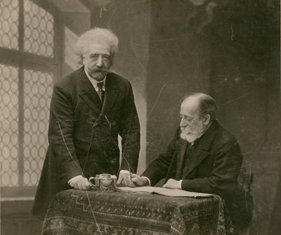 [Dos hombres en el interior, probablemente René Thorel y Hollman] de Paul Nadar