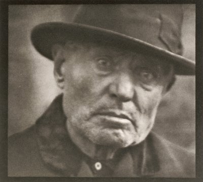 Fotografía - Nueva York [Hombre - Five Points Square] de Paul Strand