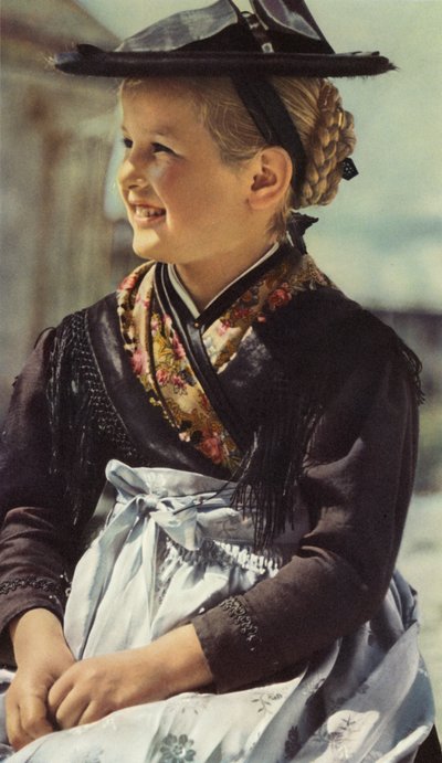 La primera fotografía en color: Niña del Valle del Sarn, Sarentino (foto en color) de Paul Wolff