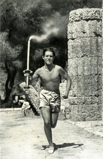 Konstantin Kondylis, primer portador de la antorcha olímpica de los Juegos de Berlín de Paul Wolff