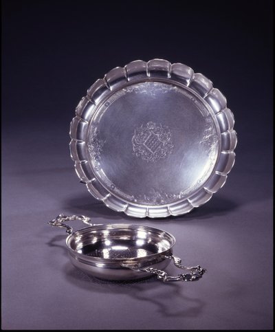 Colador de naranja de Jorge II, cuenco circular con dos asas de concha y voluta caladas (plata) de Paul de Lamerie