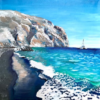 Acantilados de la playa de arena negra de Pauline Wegman | Key and Sea Creative