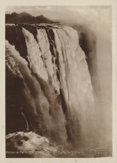 Cataratas Victoria, la catarata principal desde la isla de las cataratas (foto en blanco y negro) de Percy M. Clark