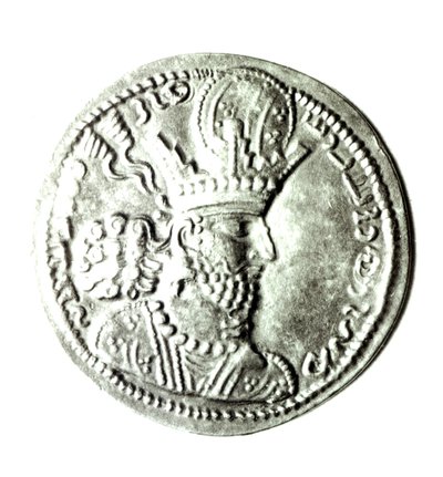 Anverso de una moneda que representa el perfil de Shapur II, Sasánida de Persian School