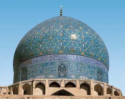 Arquitectura persa (Safávida): la cúpula de la Mezquita Real (o Masjid I-Shah): detalle de las cerámicas de la entrada. 1612-1630. Isfahan (Isfahan o Espahan, Esfahan), Irán. de Persian School