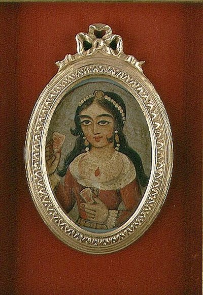 Rondel de busto Qajar que representa a una mujer adornada de Persian School