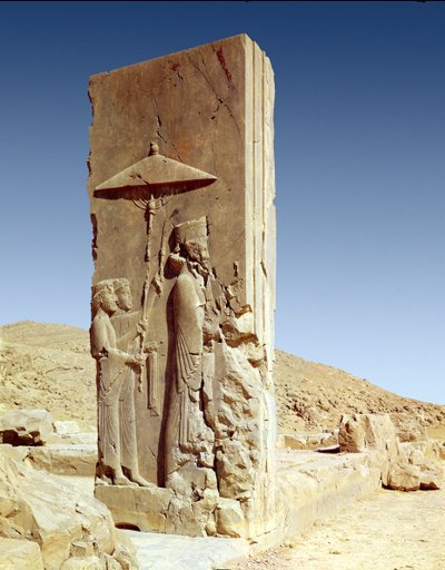 Relieve en el Salón de las Cien Columnas que representa al rey Jerjes I saliendo del Salón, período aqueménida de Persian School