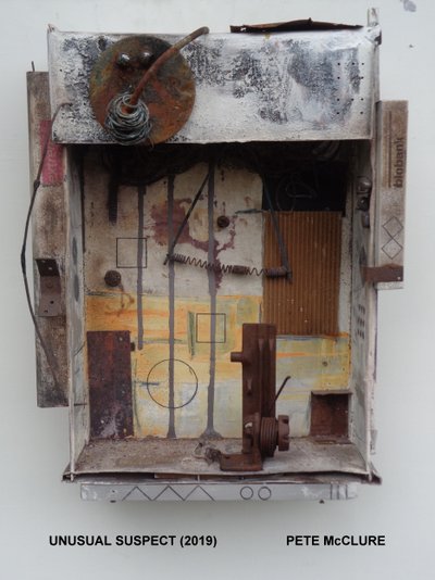 SOSPECHOSO INUSUAL, 2019 de Peter McClure