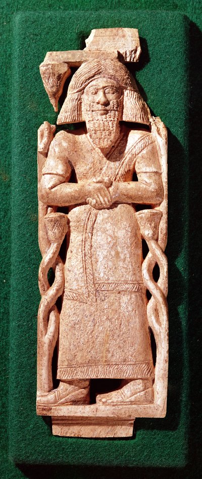 Plaqueta de marfil de un dios, del lecho estatal de Hazael, Rey de Damasco, Sirio, de Arslan Tasch, c.840 a.C. de Phoenician