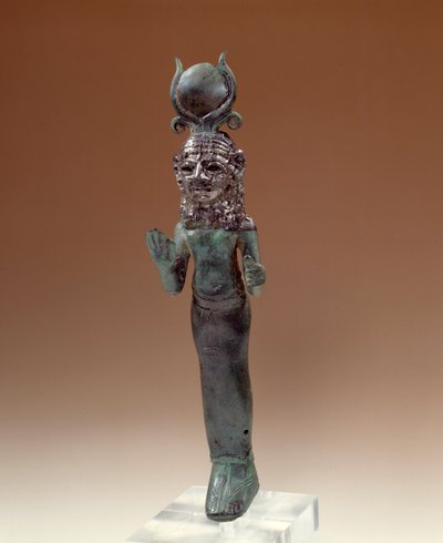 Antigüedades orientales: diosa fenicia. Estatuilla de bronce y plata. 700-600 a.C. París, Museo del Louvre de Phoenician