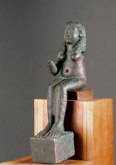 Arte fenicio: representación de la deidad Astarté. Escultura de bronce del siglo VII a.C. Del santuario de Carambolo en España. Dim. 16 cm Sevilla, museo arqueológico de Phoenician