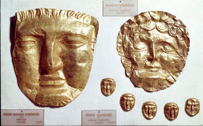 Arte fenicio: grandes máscaras de hoja de oro de Phoenician Phoenician