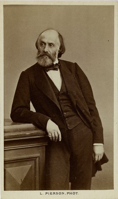Retrato del poeta Victor de Laprade 1812-1883, c. 1870 de Photo studio Mayer and Pierson.