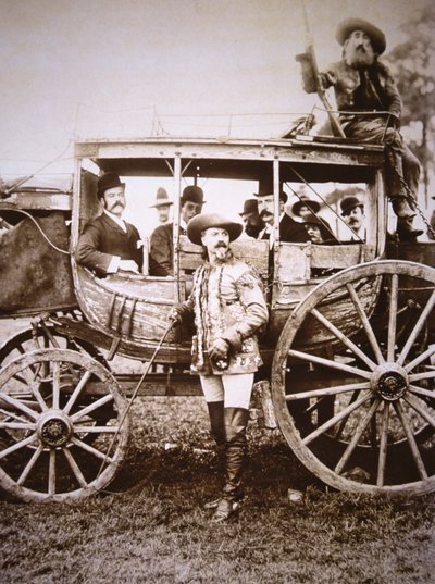 Buffalo Bill Cody (1846-1917) y su coche Deadwood de Photographer American