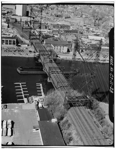 Puente del Río Norwalk, Norwalk, Connecticut (foto en blanco y negro) de Photographer American