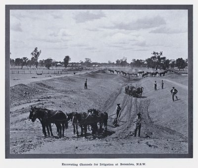 Excavando canales para riego en Berembea, NSW de Photographer Australian