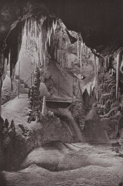 Escena en las famosas Cuevas de Jenolan, Nueva Gales del Sur (foto en b/n) de Photographer Australian