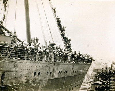 El Mauretania en Sídney, mayo 1940 de Photographer Australian