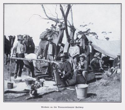 Trabajadores en el ferrocarril transcontinental de Photographer Australian