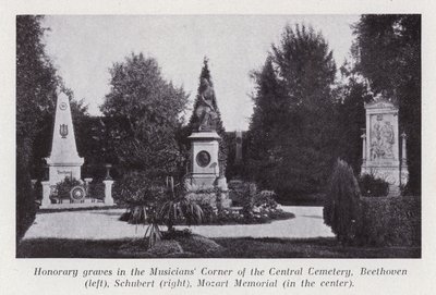 Tumbas honorarias en el Rincón de los Músicos del Cementerio Central, Beethoven (izquierda), Schubert (derecha), Memorial de Mozart (en el centro) de Photographer Austrian