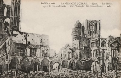 Ruinas del Salón de los Paños, Ypres, Bélgica, después del bombardeo durante la Primera Guerra Mundial de Photographer Belgian