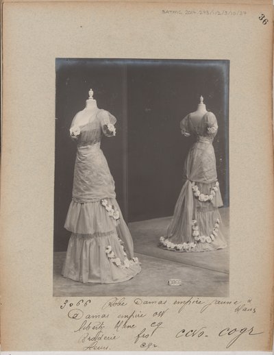 Página del Álbum: Casa de Worth, Vestido de Baile de Photographer French