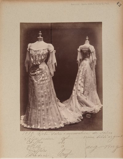 Página de álbum: Casa de Worth, vestido de baile de Photographer French