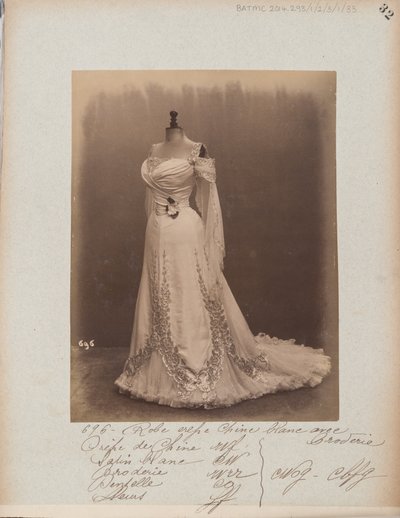 Página del Álbum: Casa de Worth, Vestido de Baile de Photographer French