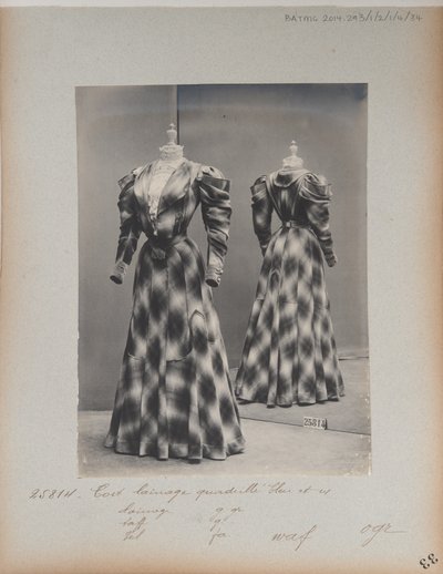 Página de álbum: Casa de Worth, Traje de Photographer French