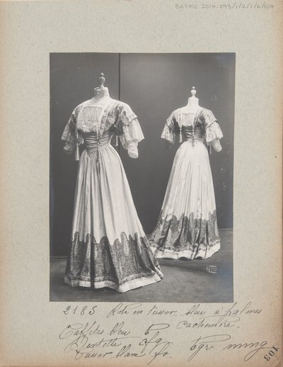 Página de álbum: Casa de Worth, Traje de Photographer French