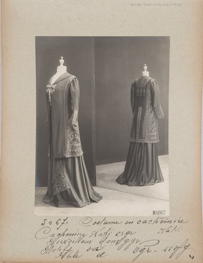 Página de álbum: Casa de Worth, Traje de Photographer French
