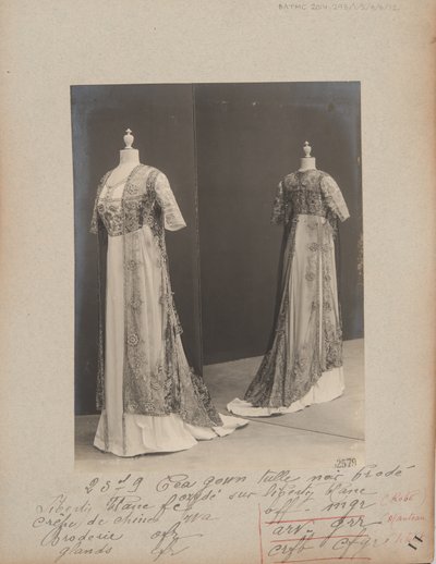 Página del Álbum: Casa de Worth, Vestido de Té de Photographer French